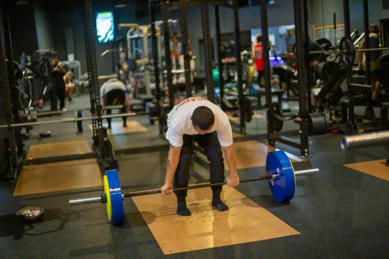 Group strength training class in Queenstown